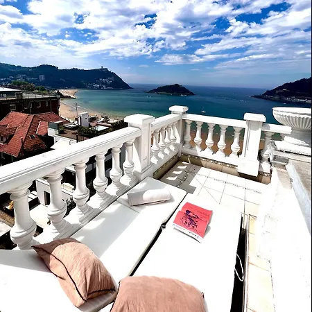 Far Out سان سيباستيان