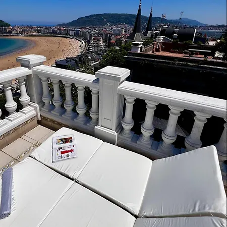 Far Out منزل للإقامة