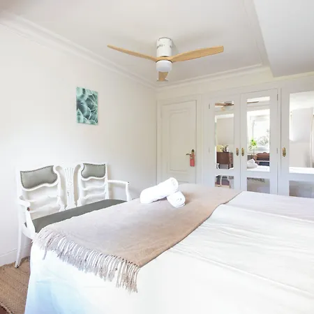 Far Out * سان سيباستيان