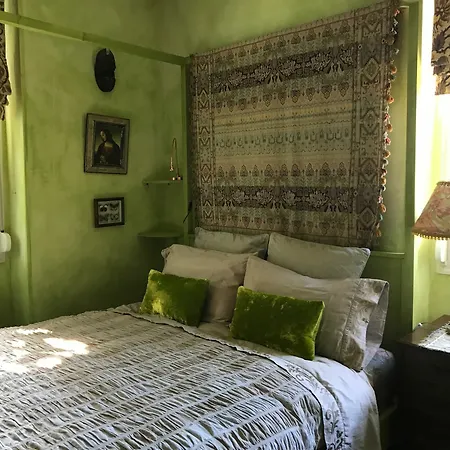 Far Out * San Sebastián