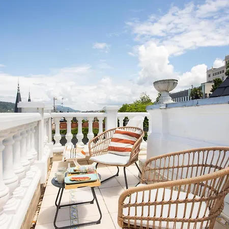 Far Out * San Sebastián