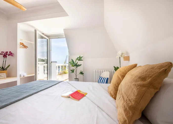 Far Out * San Sebastián