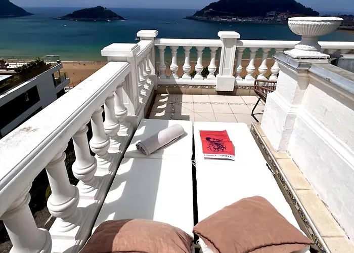 Far Out * סן סבסטיאן